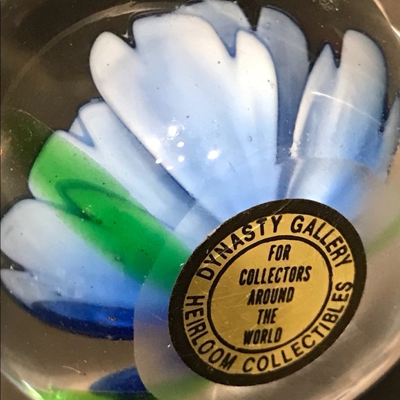 Dynasty Gallery Heirloom Collectibles Blue Flower Paperweight. - Picture 2 of 3